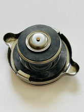 Load image into Gallery viewer, Radiator cap Javelin

